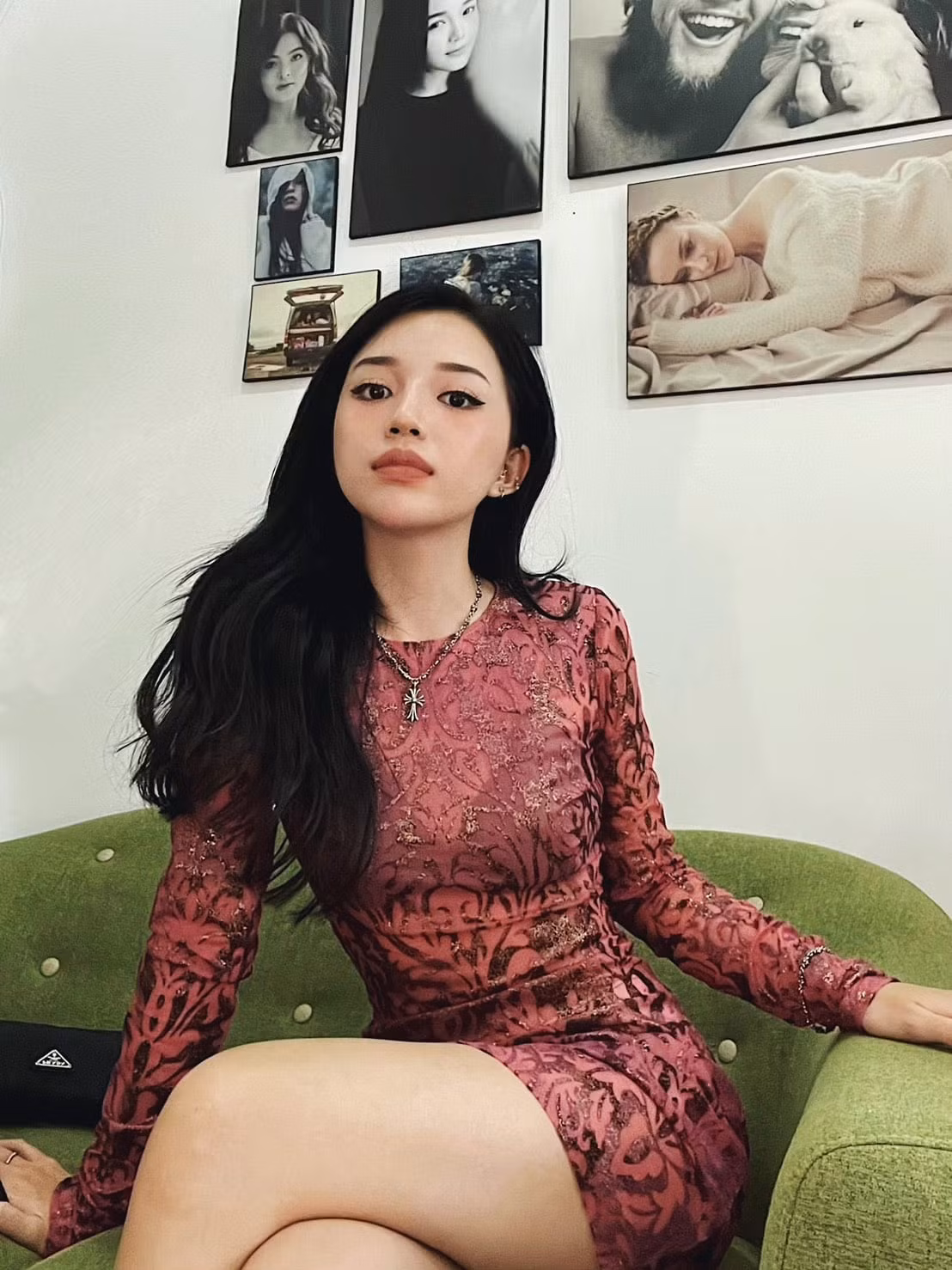 Một số hình ảnh của Linh Ngọc Đàm trong thời gian ở nhà chống dịch.
