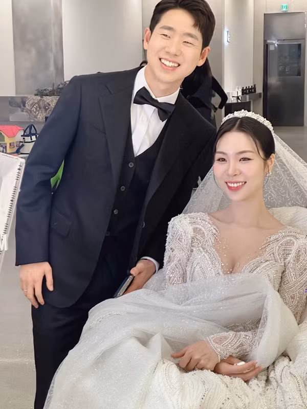 Trước là sóng dân mạng đổ xô rèm pha, chỉ trích, Hương Nổi đã lên tiếng giải thích cặn kẽ, đập tan những tin đồn không hay về mình.