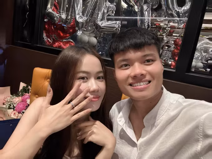 Sau 3 hẹn hò, Văn Tùng đã có "bàn thắng" quan trọng nhất cuộc đời. Dẫu vậy, cặp đôi vẫn chưa hé lộ về thời điểm làm đám cưới.