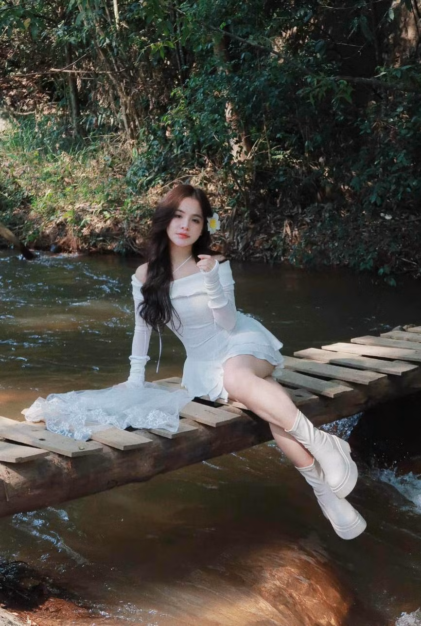 Khánh Vân hiện đang là một TikToker, KOL, cô quen biết với Phạm Thoại nhiều năm trước đó.
