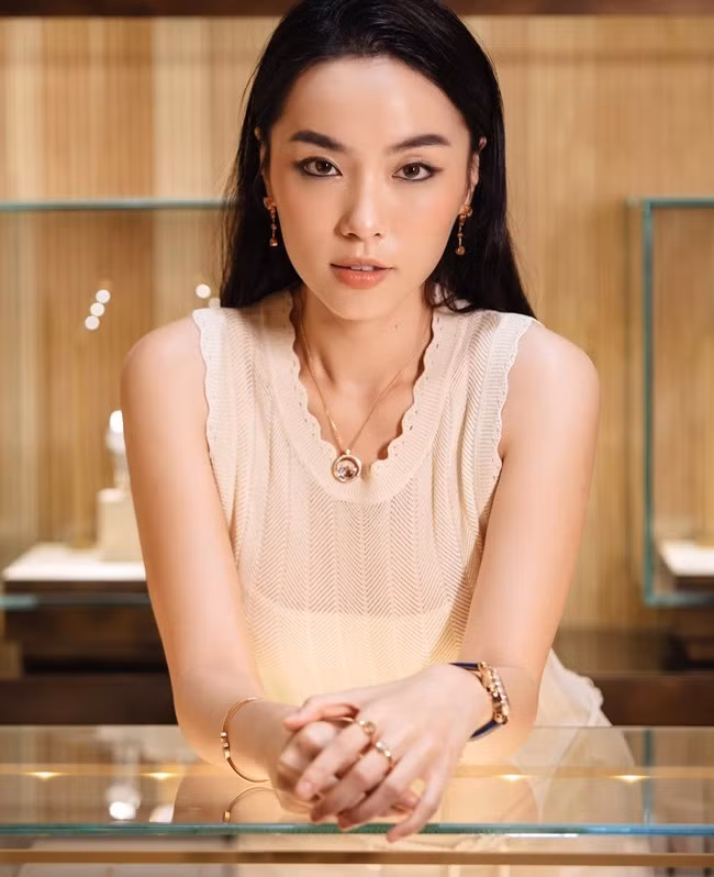 Ngắm nhìn những hình ảnh hiện tại của nàng hot girl 27 tuổi, khó có thể tin cô nàng từng có một thời mập ú. Cô đã rất nỗ lực để giảm cân, 'lột xác' thành nàng hot girl nóng bỏng.