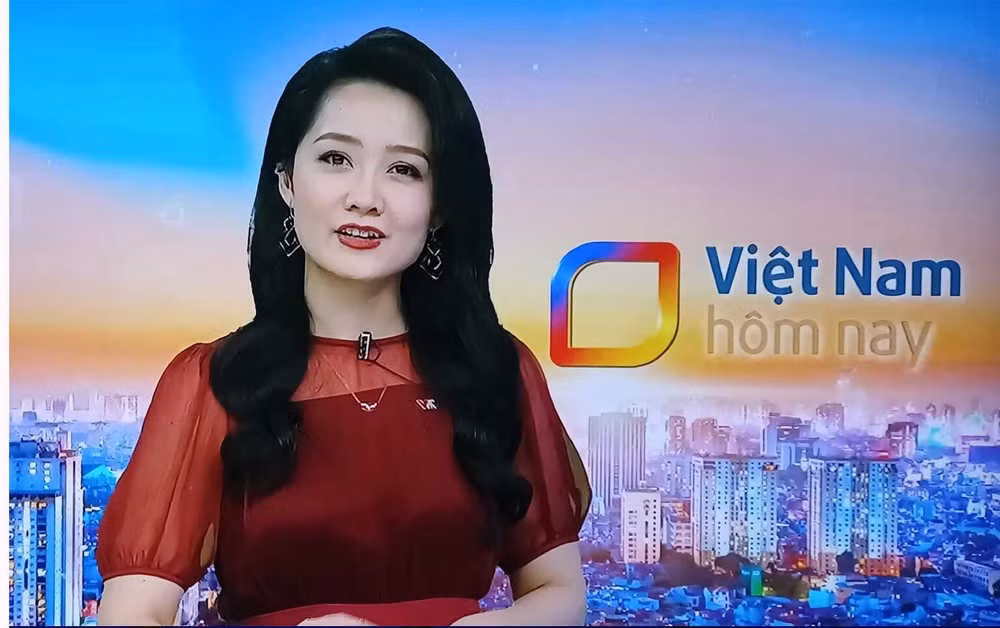 Năm 2005, Thu Hà còn đạt giải Miss Duyên dáng, giải học sinh thanh lịch thành phố. Tới năm 2006, cô tiếp tục đăng kí thi và đỗ 2 trường đại học là Đại học Sân khấu Điện ảnh và Đại học Ngoại thương.