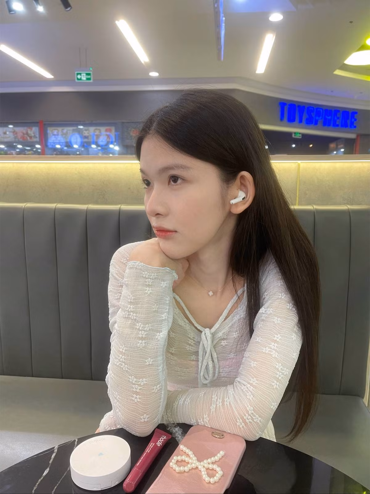 Trên trang cá nhân của mình, Minh Hy không đăng tải quá nhiều hình ảnh nhưng mỗi lần xuất hiện đều khiến dân tình trầm trồ. Người đẹp chuyển giới chuộng style nhẹ nhàng, ngọt ngào, không ngần ngại khoe những khoảnh khắc mộc mạc nhất của bản thân.