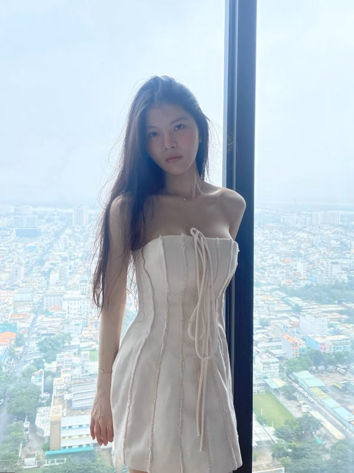 Minh Hy sở hữu chiều cao 1m68, gương mặt xinh đẹp, khiến nhiều người chỉ mới nhìn lần đầu cũng đã cảm thấy yêu thích.