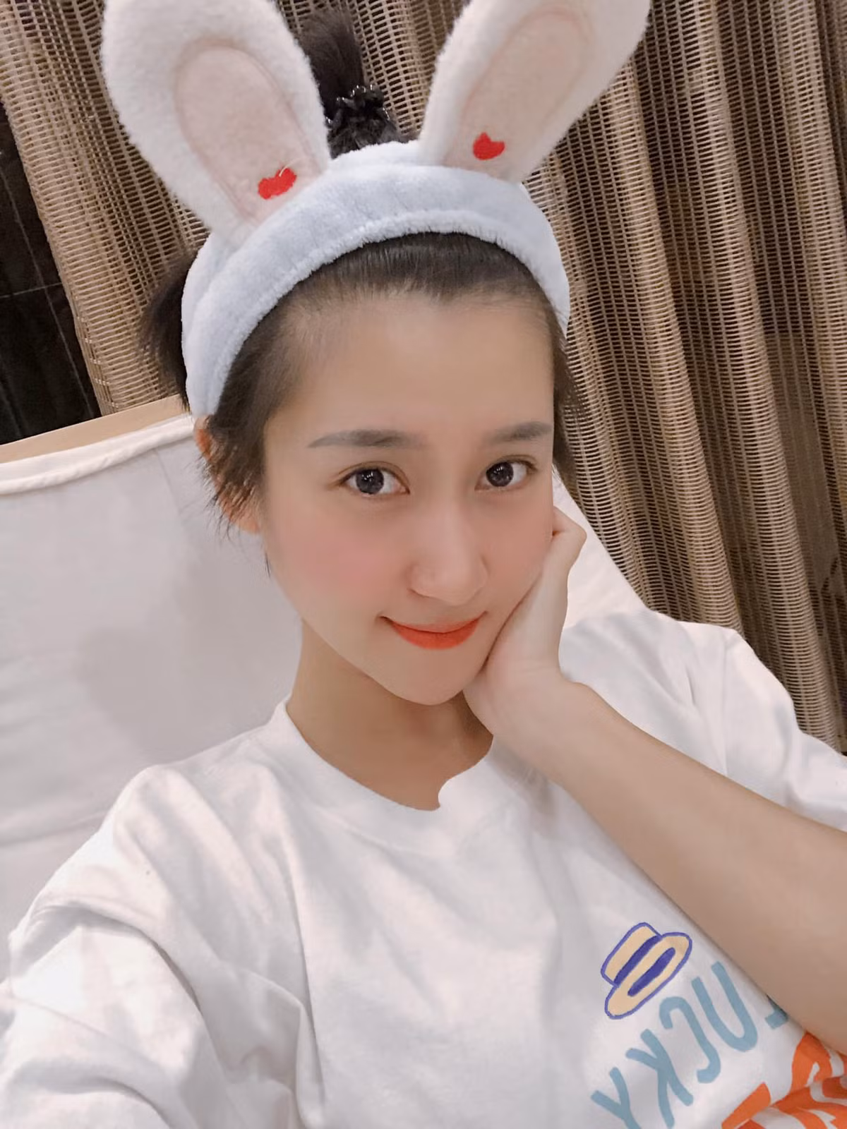 Thùy Dương bán hàng online nhưng doanh thu thuộc diện "khủng" khi vừa khoe tài khoản nhảy số lên đến 1,5 tỷ đồng.