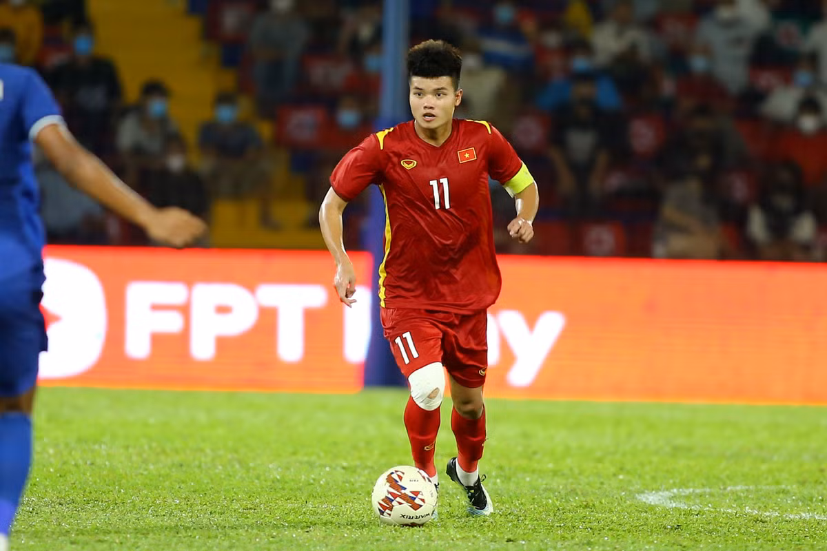 HLV Troussier tinh toan gi voi cap tien dao 