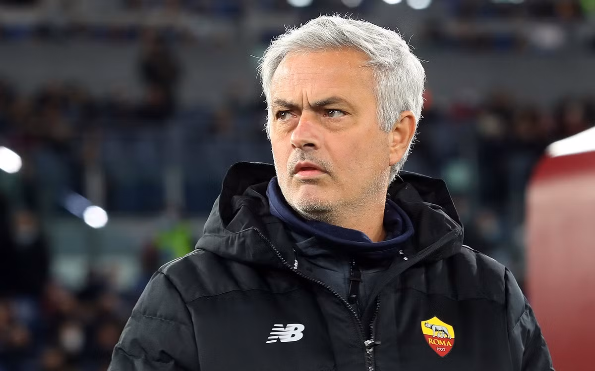 Người tiếp theo là Jose Mourinho, ông chi đúng 1 tỷ euro trong sự nghiệp cầm quân. Ở thời hoàng kim, “Người đặc biệt” có được sự hậu thuẫn từ giới lãnh đạo.