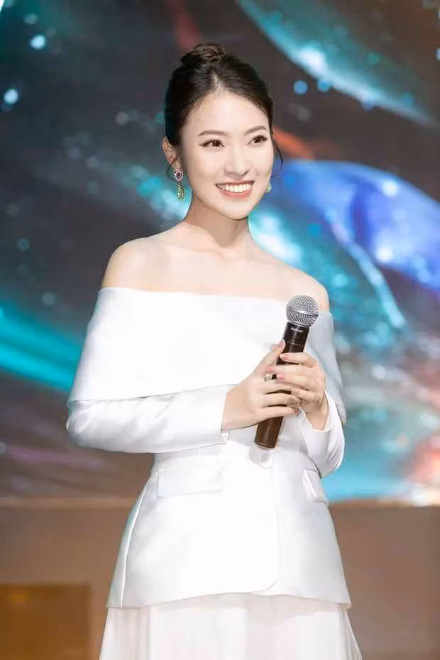  Chung kết Đường lên đỉnh Olympia mùa thứ 22 là chương trình được chờ đợi của đông đảo khán giả vào dịp cuối tuần này. Và như thường lệ ngoài các thí sinh thì dàn MC cũng gây chú ý không kém.