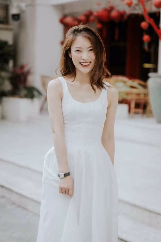 Trước khi đến với Đường lên đỉnh Olympia, MC Khánh Vy đã là cái tên quen thuộc với người hâm mộ các chương trình liên quan đến kiến thức khi từng xuất hiện trên sóng IELTS Face-Off, Crack'Em Up, Follow Us...
