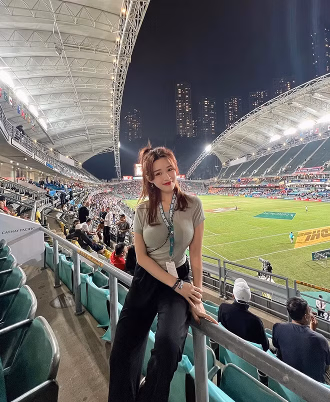 Nữ MC Hong Kong khoe nhan sắc rạng ngời không chỗ chê Nu MC Hong Kong khoe nhan sac rang ngoi khong cho che