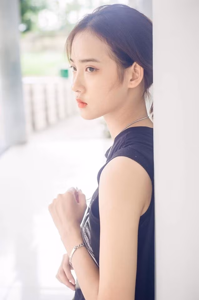 Sau khi loạt ảnh được chia sẻ, Thu Trang cho hay cô nàng nhận nhiều lời kết bạn, làm quen hơn. Trên trang cá nhân, lượt follow cũng tăng đáng kể. Mời quý độc giả xem video: Nữ sinh nói 7 thứ tiếng dịch chương trình trao giải Oscar - Nguồn: VTC14