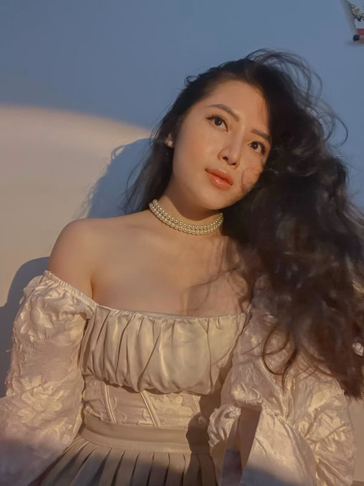 Nói về hành động phát tâm thiện nguyện của mình, Phan Quế Chi cho hay: "Tôi đã lớn lên trên mảnh đất này, trong tình yêu thương của mọi người nên tôi nghĩ đã đến lúc mình trả ơn cho đất nước và những con người nơi đây".