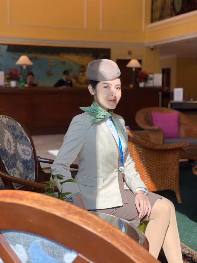 Vốn là tiếp viên hàng không của hãng Bamboo Airways nhưng do dịch bệnh, các hãng đều giảm tần suất khai thác tối đa nên vài tháng nay nữ tiếp viên hàng không Phan Quế Chi nghỉ ở nhà. Là người thường xuyên làm từ thiện từ 6 năm nay nên khi khu nhà cô ở gỡ phong tỏa, Chi lập tức tham gia vào nhóm Giang Kim Cúc.