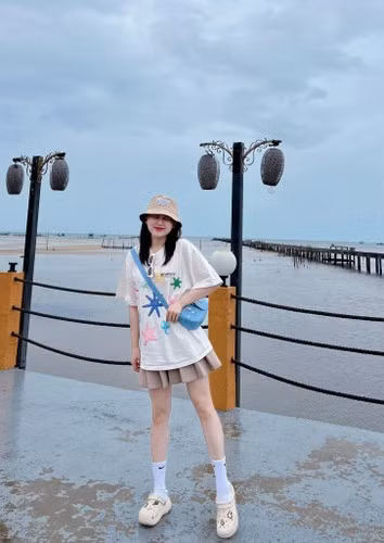 Nhiều khán giả nhận xét, Huyền Trang sở hữu gương mặt khá "trẻ con", dù hiện tại khi đã 30 tuổi và trải qua sinh nở.