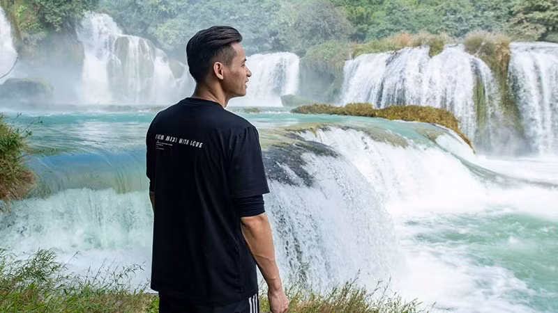 Cụ thể hơn, một số hình ảnh trong Fanpage Non nước Cao Bằng đã xuất hiện trên VTV1, trong đó thì nam streamer người Tày cũng xuất hiện trong quá trình giới thiệu ngành du lịch của Cao Bằng.