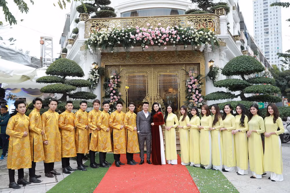 Không chỉ gây ấn tượng bởi vẻ ngoài "sang xịn mịn", Hoa khôi Báo chí 2016 còn từng khiến netizen choáng váng bởi đám cưới "siêu to khủng lồ" hồi năm 2018.
