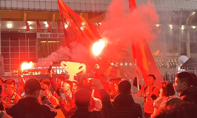 Viet Nam 3-0 Malaysia: Ha dep doi thu, lay lai ngoi dau bang-Hinh-10