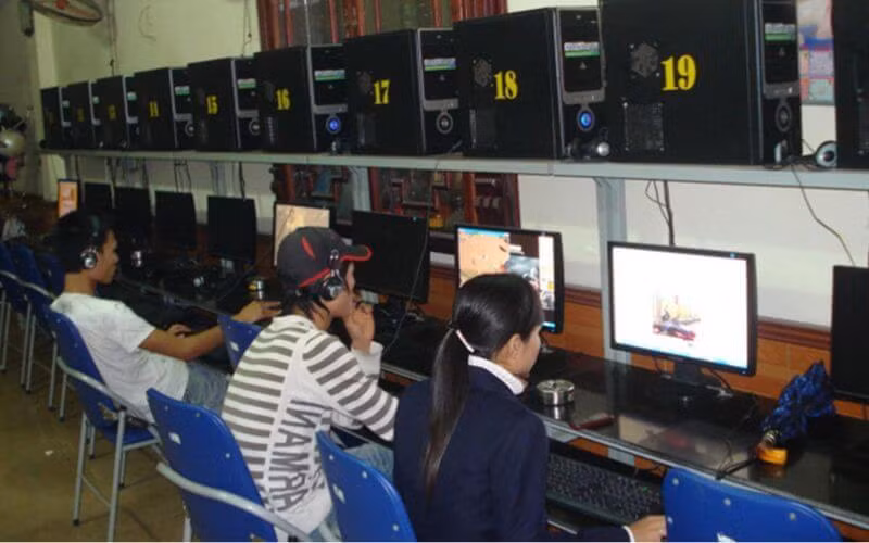 Những tựa game như Half Life, Đế chế, Diablo.... cực hot tại Net cỏ thời đó.