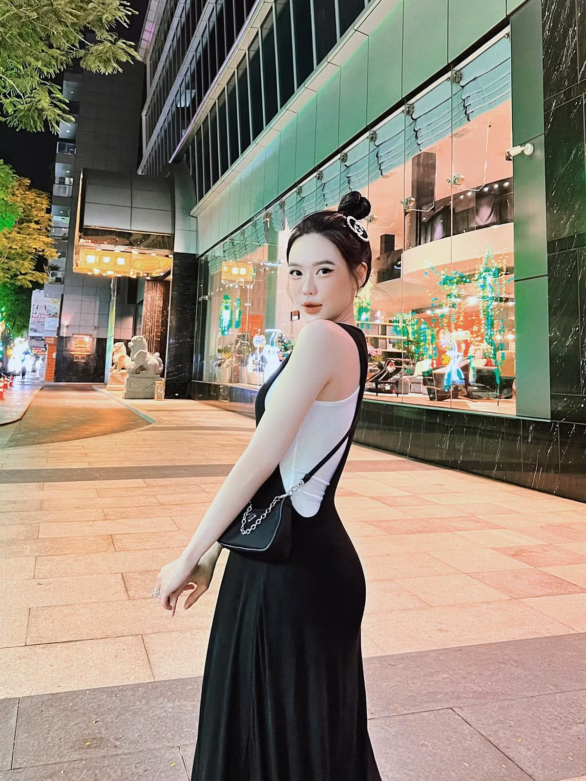 Nhan sắc hiện tại của Vân Tiny vẫn gây thiện cảm với đông đảo cư dân mạng. Cô nàng được khen là nhìn đáng yêu, phúc hậu và có phần trẻ con.