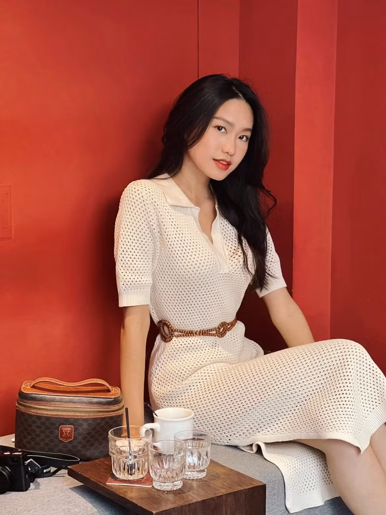 Trend túi hộp đã "làm mưa làm gió" giới sành mặc nhiều năm gần đây. Doãn Hải My cũng chứng tỏ mình là người xu hướng khi sở hữu rất nhiều thiết kế như vậy.