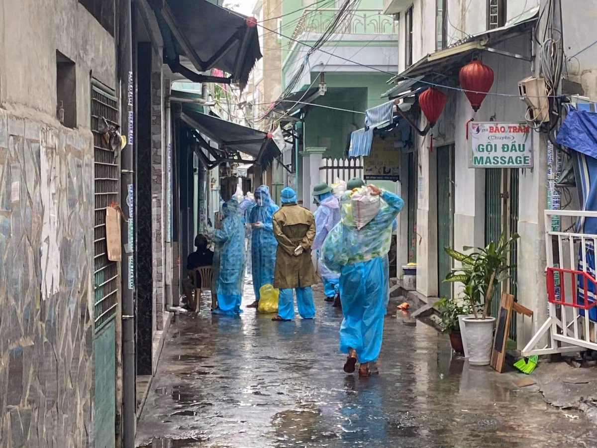 Da Nang: Xet nghiem nguoi dan vung do khi di so tan tranh bao-Hinh-2