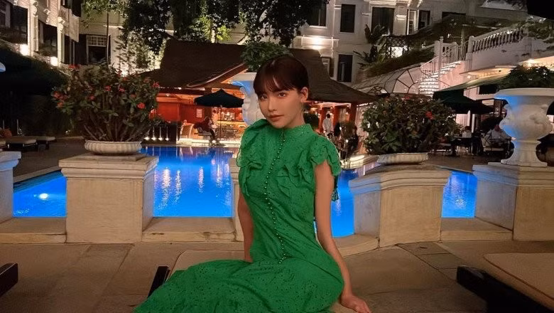 Trên instagram có hơn 1,5 triệu người theo dõi lẫn trang fanpage có hơn 600K người theo dõi của mỹ nhân sinh năm 1998 tưng bừng cập nhật các hình ảnh tại thủ đô Hà Nội.