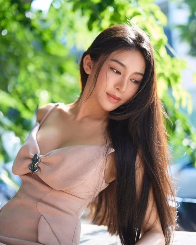 Không ít người hâm mộ tò mò về mối quan hệ thực sự giữa Linh Trương và Xemesis, liệu là bạn bè đơn thuần hay có gì hơn thế?