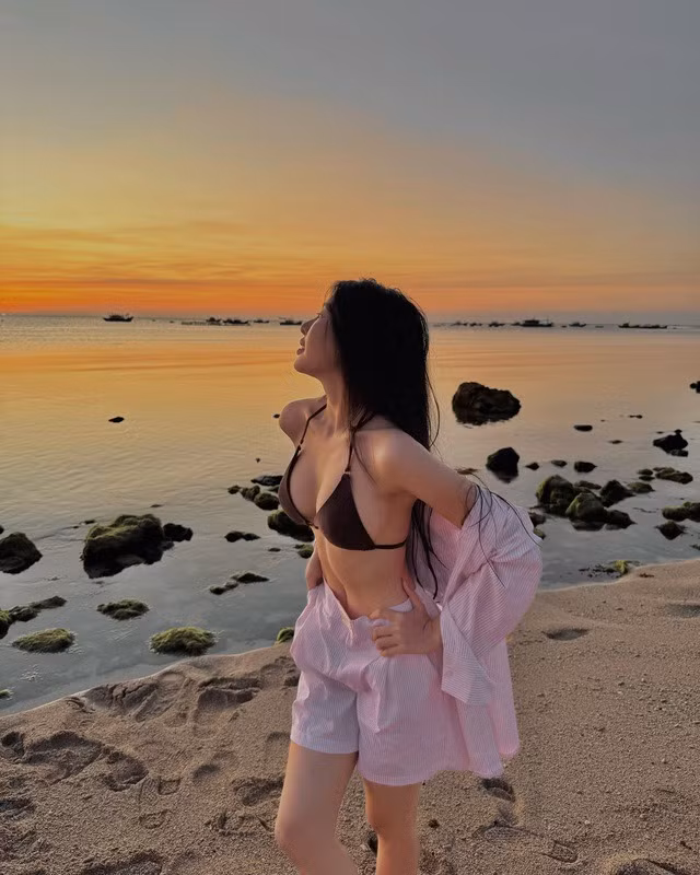 Ngay bên dưới bài đăng, Xemesis đã để lại bình luận rằng: "Đi ăn trưa với bạn thôi cũng là bạn gái? Đứng gần bất cứ ai là nữ chắc đồn chuẩn bị cưới, đứng gần mẹ mình chắc đồn đi với phú bà quá".
