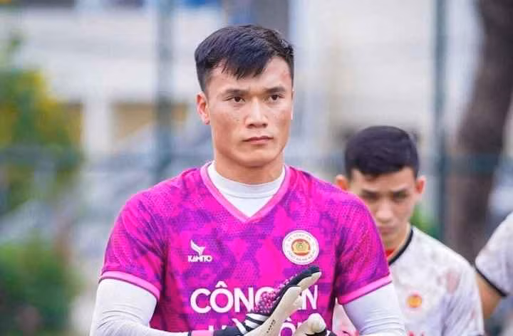 Tuy nhiên, CLB Công an Hà Nội chưa chắc đồng ý để Bùi Tiến Dũng rời đi. Chính vì chiêu mộ Filip Nguyễn, đội bóng này phải tính đến việc giữ Bùi Tiến Dũng.