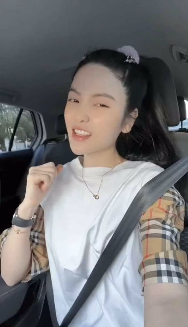 Người đẹp không im lặng bỏ qua mà còn tiếp tục đăng tải hàng loạt video "chọc tức" antifan.