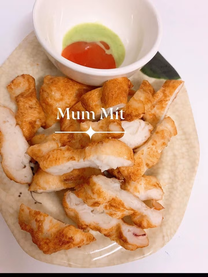 Ngay sau khi đăng tải màn làm chả mực "phiên bản lỗi", bài viết của chị T.H lập tức thu hút sự chú ý của dân mạng. Một số ý kiến cho rằng, nữ chính dường như bỏ quên một thành phần gì đó khiến món ăn không giống bình thường... Số khác lại phì cười và động viên lần sau cố gắng sẽ thành công hơn.