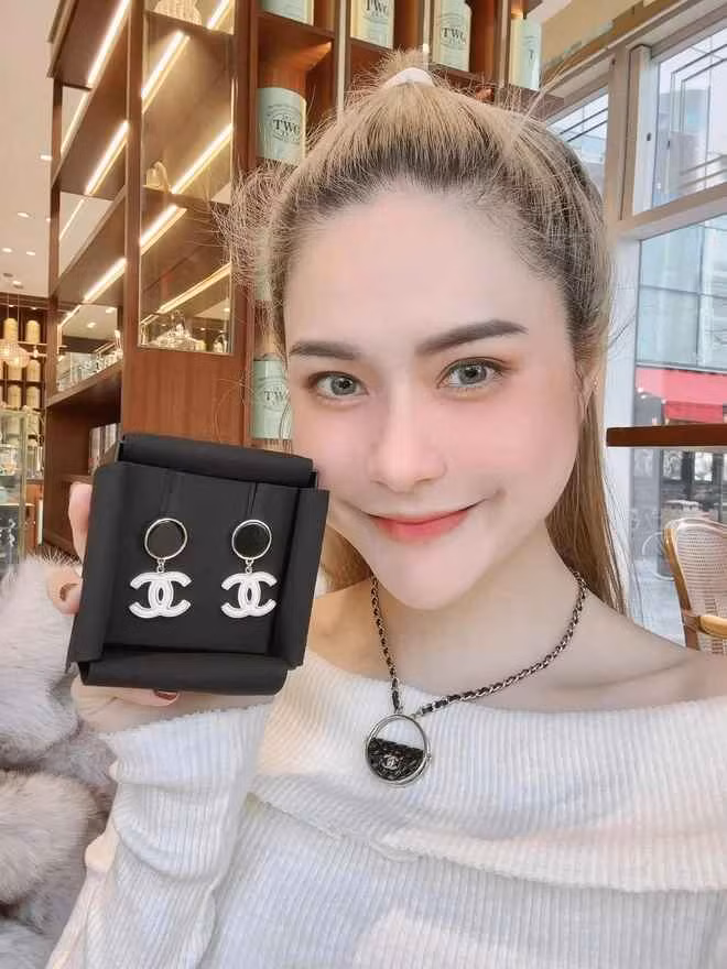 Bản thân Đoàn Di Băng cũng nhiều lần lên tiếng về việc này, khẳng định chụp thế nào cũng là chụp, việc hình ảnh xấu hay đẹp là do mục đích của người chụp và đăng.