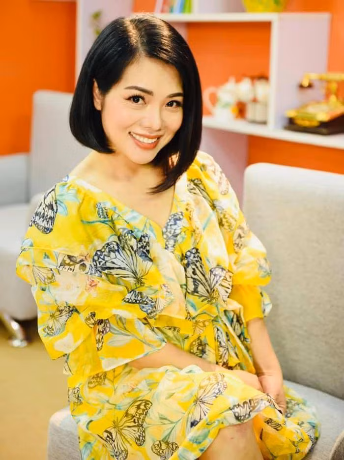 Năm 2017, MC Bạch Dương nghỉ biên chế ở VTV (nhưng vẫn cộng tác) vì muốn dành nhiều thời gian hơn cho các con.