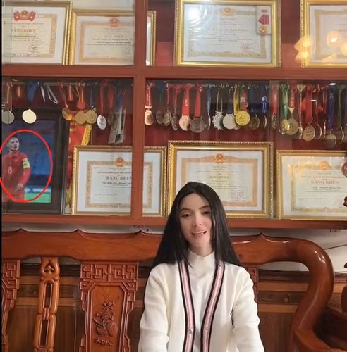 Trước đó, rất nhiều khoảnh khắc Chu Thanh Huyền và Quang Hải ấm áp bên cạnh người thân được chính cô nàng đăng tải và lập tức nhận được lời khen từ netizen.