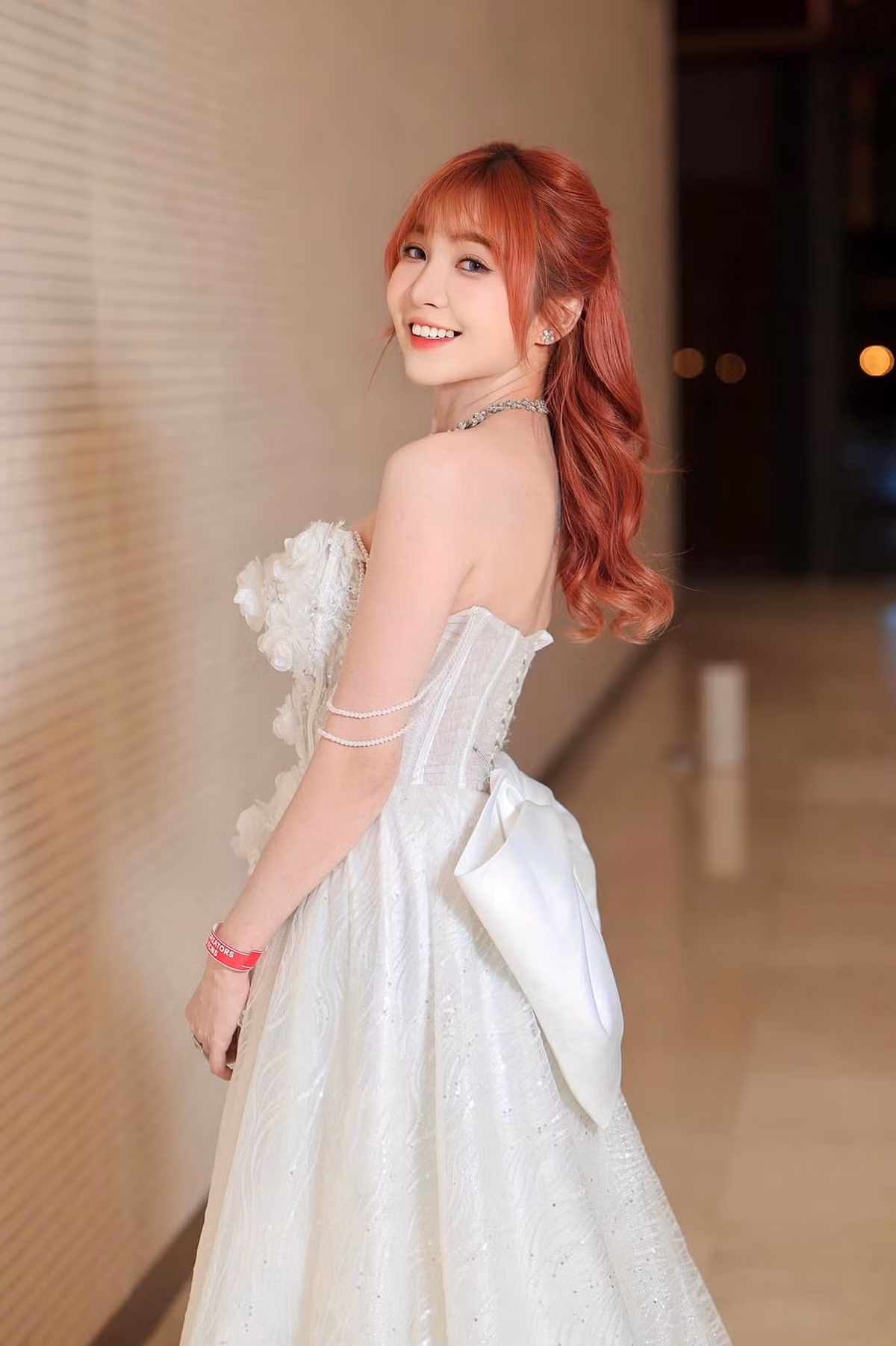Như Hexi sở hữu một phong cách rất riêng. Cô tự tin đặc biệt và luôn biết cách chọn lựa những trang phục tôn lên vẻ đẹp cơ thể một cách khéo léo.