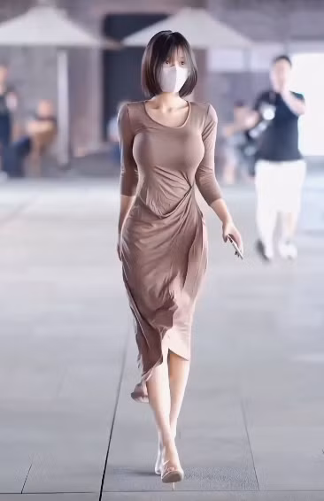 Qian Princess nổi tiếng trên khắp các nền tảng mạng xã hội của nước này, thu hút lượng fans đông đảo nhờ sắc vóc và gu thời trang tôn dáng.