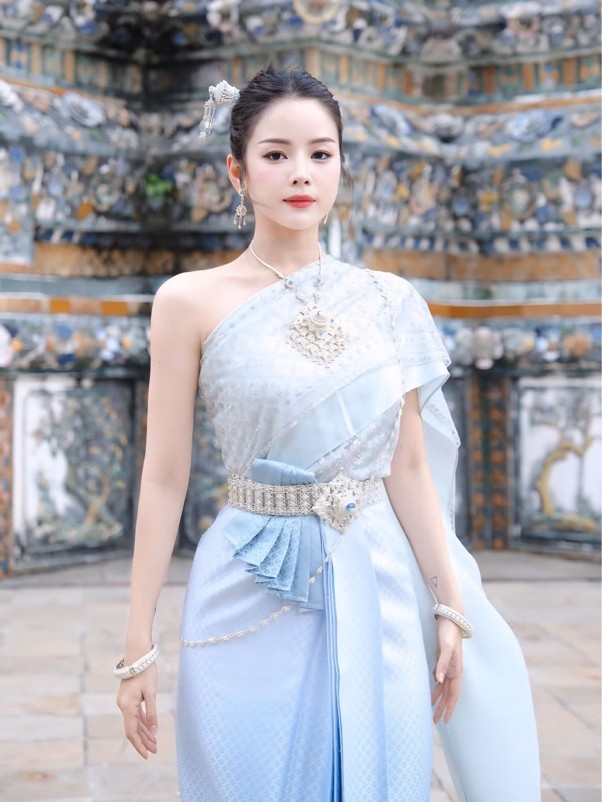 DJ Mie sinh năm 1995, tên thật là Trương Tiểu My. Cô bắt đầu được khán giả chú ý nhờ nhan sắc xinh đẹp và phong cách trình diễn âm nhạc cuốn hút khi đảm nhận vị trí DJ chính cho "Rap Việt" 2020.
