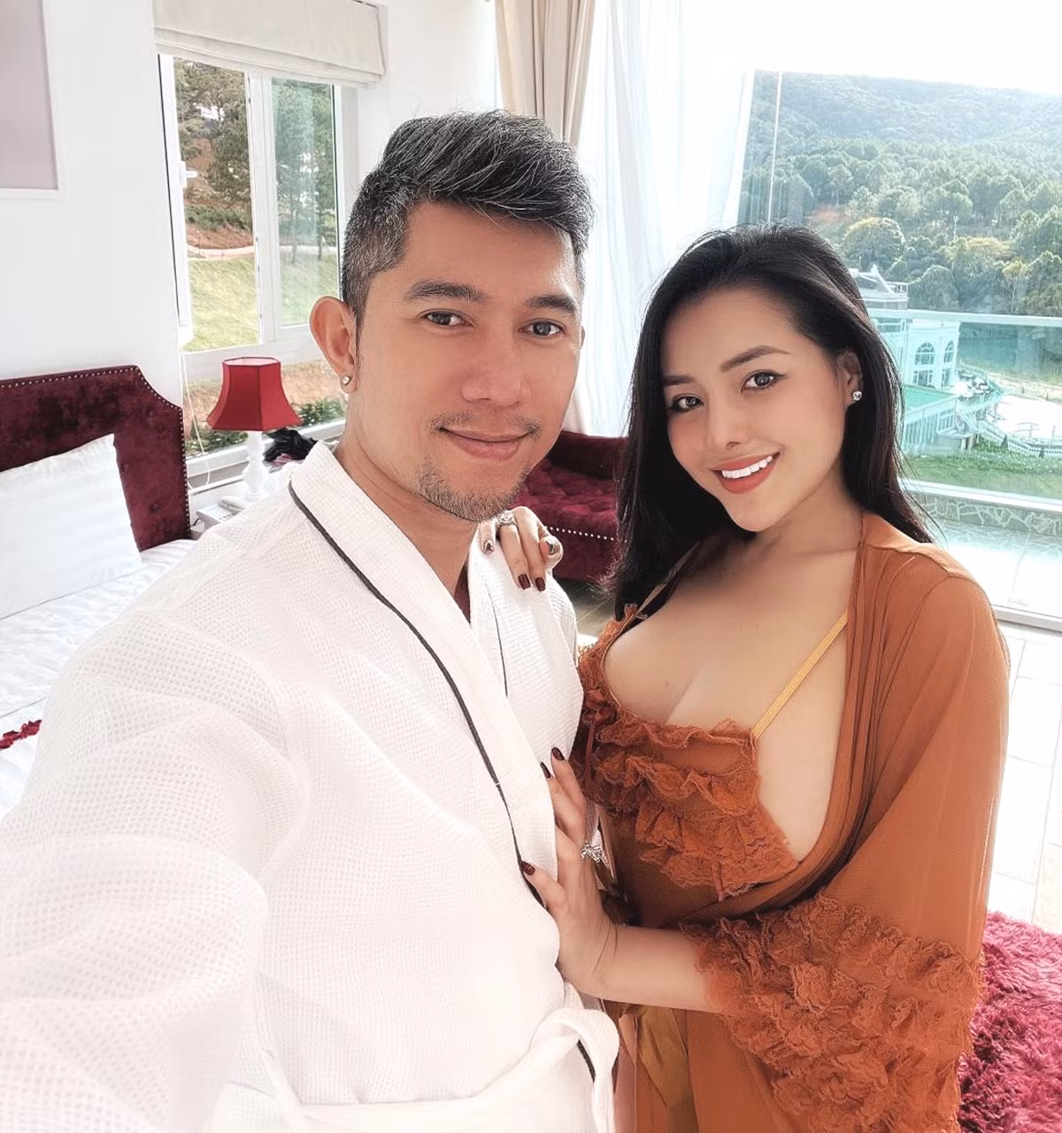 Hiện tại, cặp đôi đã yêu nhau được thời gian 6 năm, từng chia tay nhưng lại hàn gắn. Tuy nhiên, cả hai vẫn chưa tính đến chuyện hôn nhân.