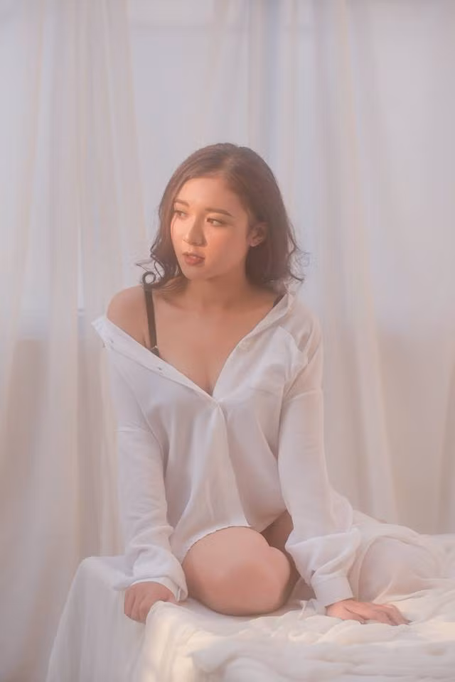 Phong cách thời trang ngoài đời của Vũ Phương Thảo nhận được khen ngợi vì vẻ hiện đại, thanh lịch, không kém phần quyến rũ.