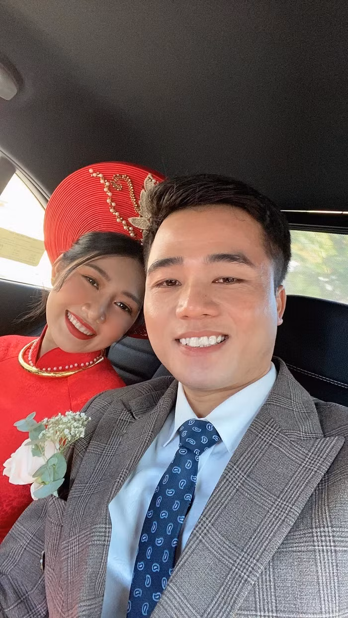 Câu chuyện tình yêu của của chàng trai không chân Tô Đình Khánh (30 tuổi, sống ở TP.HCM) và cô gái tên Thương (26 tuổi, quê ở Bình Định) khiến nhiều người xuýt xoa ngưỡng mộ vì giống như cổ tích giữa đời thường.