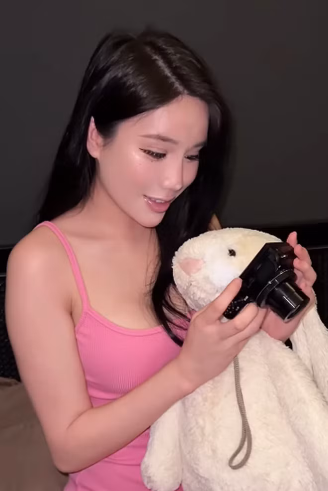 Bức ảnh của nàng nữ streamer nhanh chóng nhận được hàng ngàn lượt thả tim và bình luận từ người hâm mộ.