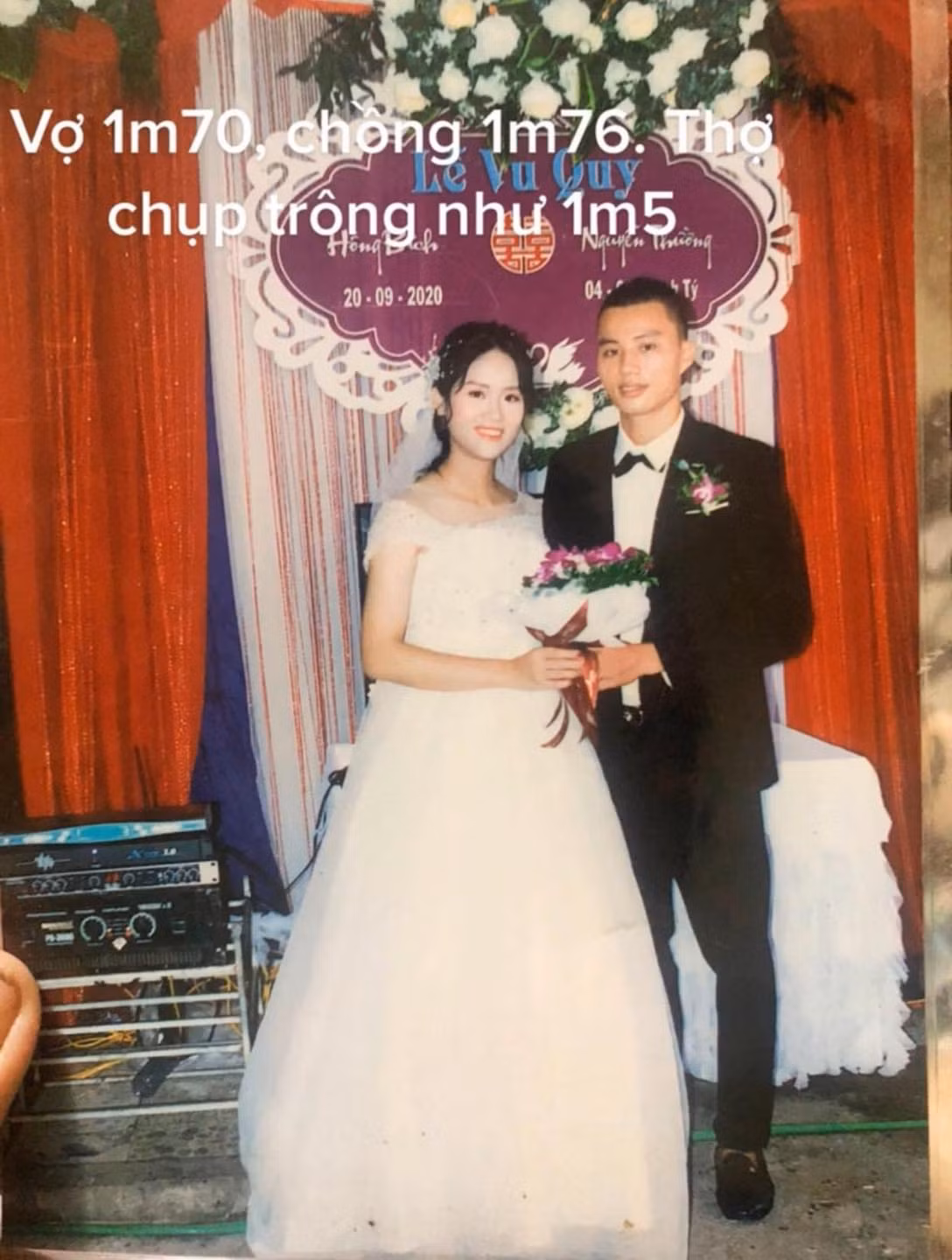 Khi gặp phải thợ ảnh "vườn" thì chiều cao của cô dâu, chú rể bị kéo hụt đi mất tầm 20cm.