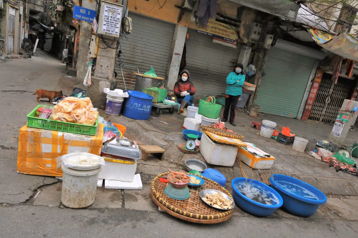 Những mặt hàng hải sản tươi sống tại chợ Ngọc Hà.