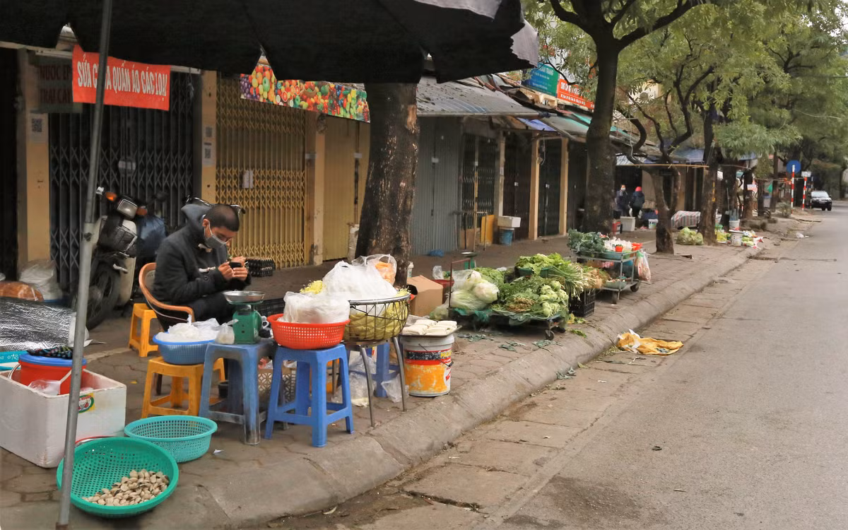 Những mặt hàng được phục vụ chủ yếu là rau xanh, bún, phở...
