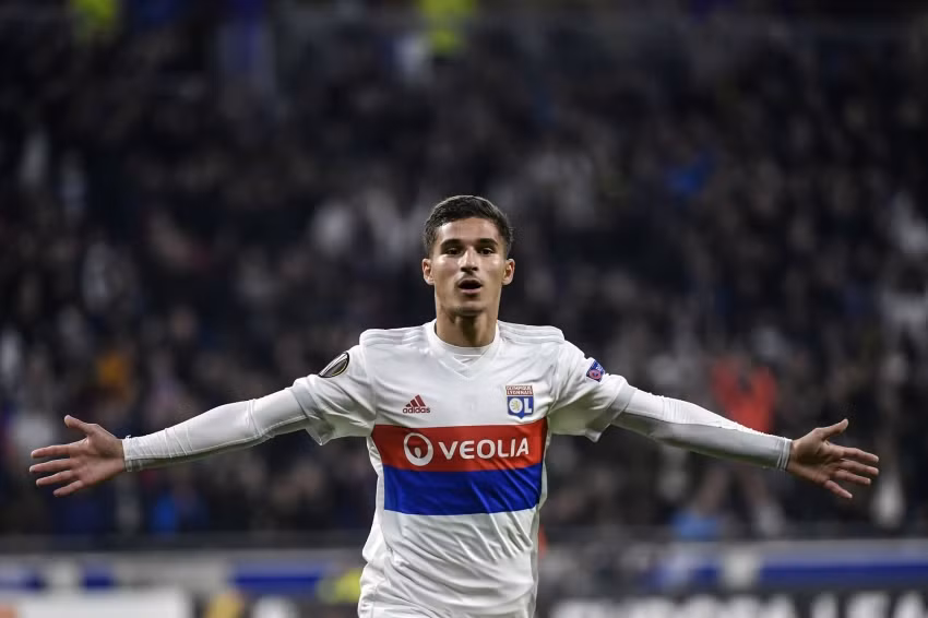 Theo Telefoot, chủ tịch câu lạc bộ Lyon, ông Jean-Michel Aulas có những tuyên bố đầy thẳng thắn rằng, đội bóng của ông sẽ đóng cửa thị trường chuyển nhượng từ sau ngày 2/10. Thông báo trên đồng nghĩa với việc, Arsenal chỉ còn 2 ngày để hoàn tất thương vụ của Houssem Aouar. Ảnh: Telefoot