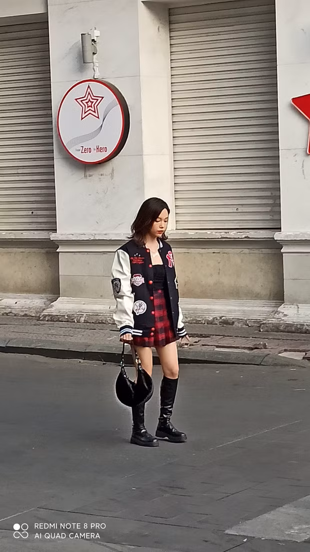 Mới đây một bạn fan đã đăng tải hai tấm hình chụp streamer Linh Ngọc Đàm trong một Group kín trên Facebook dành cho Fanclub của cô.