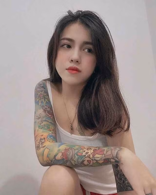 Dẫu vậy, Bii Trinh vẫn quyết tâm theo đuổi niềm đam mê bất tận của mình. Cuộc sống đầy đủ và thoải mái hiện tại của nữ thợ xăm đã cho thấy lựa chọn theo đuổi đam mê của cô nàng là đúng.