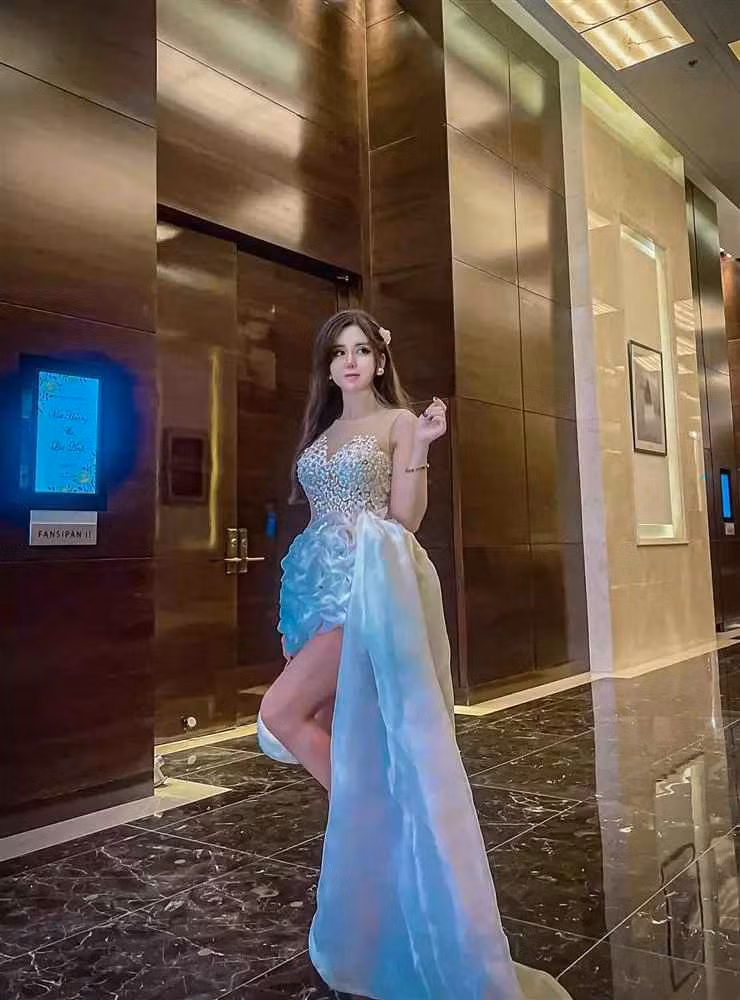 Mọi người hết lời ngợi khen, trầm trồ trước sắc vóc chuẩn "gái một con trông mòn con mắt" của Linh My.
