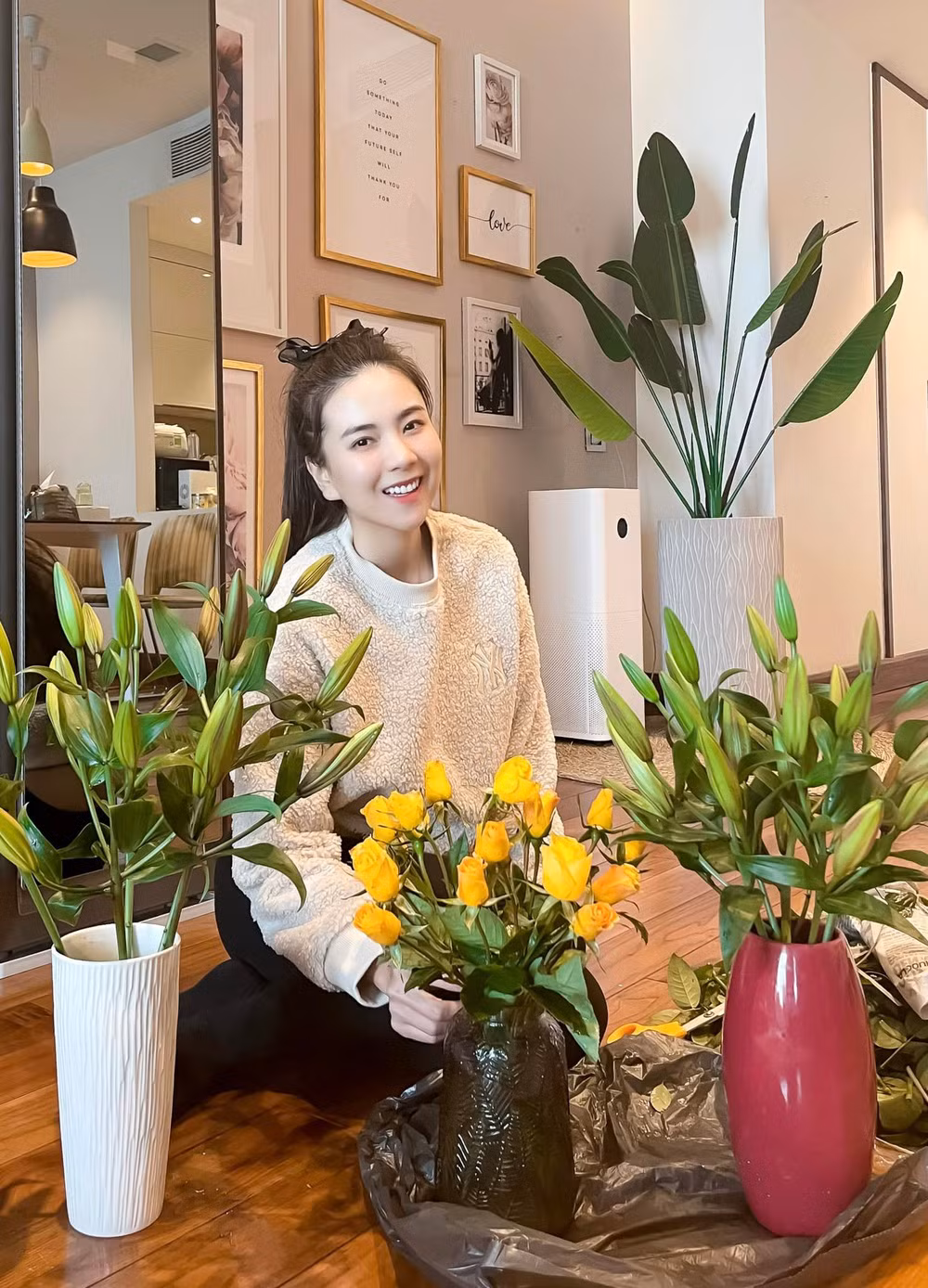 Mai Ngọc cho hay, dù là F0 hay không F thì điều quan trọng nhất vẫn là giữ tinh thần lạc quan trước mọi thử thách. Do đó cô vẫn chơi đàn, cắm hoa để giúp bản thân thư giãn.