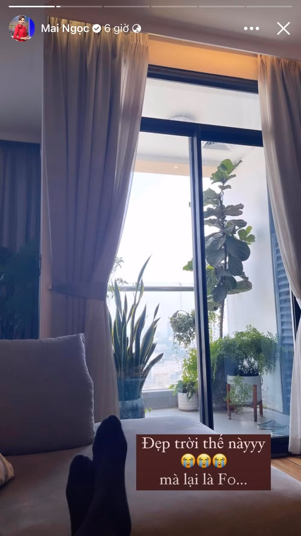 Điều khiến Mai Ngọc không thoải mái nhất có lẽ là không được ra ngoài, không được đi tập gym hay cùng hội chị em chơi Golf.